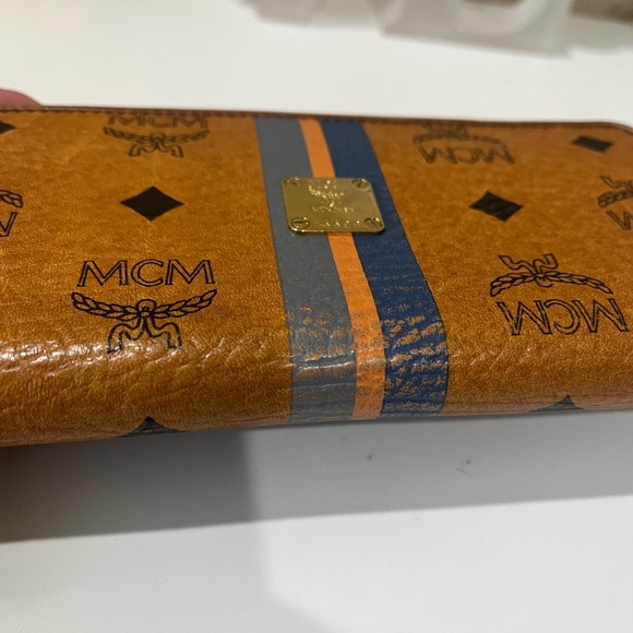 MCM COGNAC ZIPPERED WALLET - Picture 4 of 16